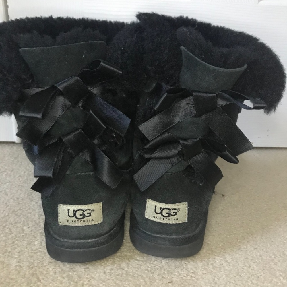 Black bow uggs!